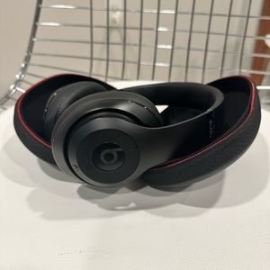 Studio Beats Headphones (3rd Gen)